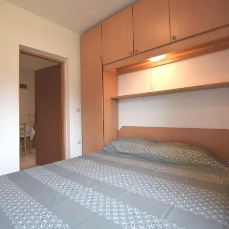 Apartment In Holiday Home With Private Pool Garden With Grill Airco And Wifi Apartment Banjole